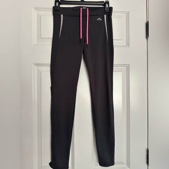H&M Sport Woman’s Charcoal Gray Leggings Size small - Picture 1 of 7